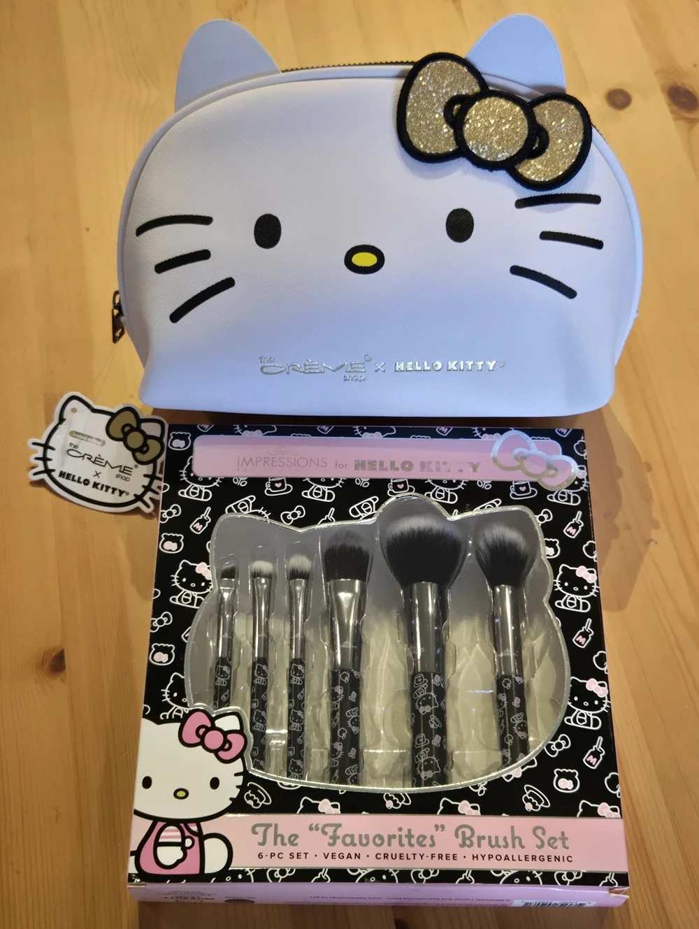 🎁Hello Kitty Golden Bow Gift Set: Makeup Bag, Brushes, Wipes, Clips, Stickers